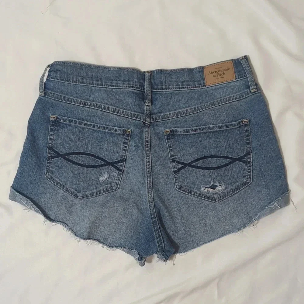 Abercrombie & Fitch High Rise Medium Destroy Short, Color Blue Size 30